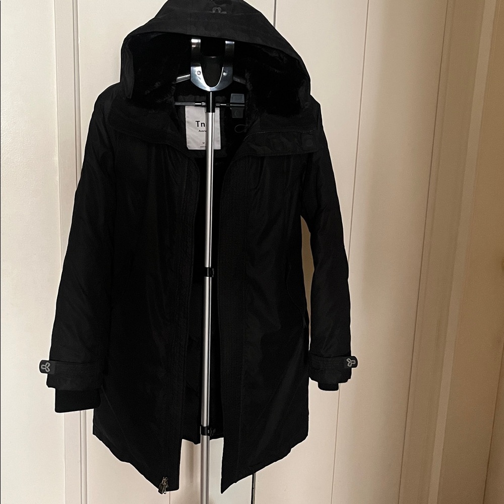 TNA Avoriaz Black parka